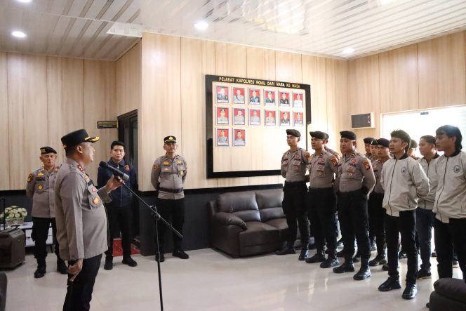 
					Beri Motivasi dan Bingkisan, Kapolres Rohil Kunjungi Personel Tim RAGA Latihan di SPN Polda Riau