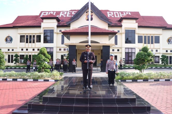 
					Pimpin Upacara Peringatan Hari Lahir Pancasila 2025, Wakapolres Rohil Ajak Teguhkan Ideologi Bangsa