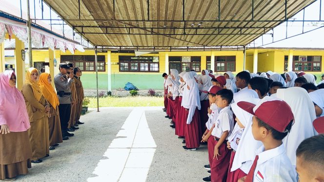 
					Stop Bullying Bhabinkamtibmas Polsek Batu Hampar Sosialisasi di Sekolah SDN 003 Bantaian Baru