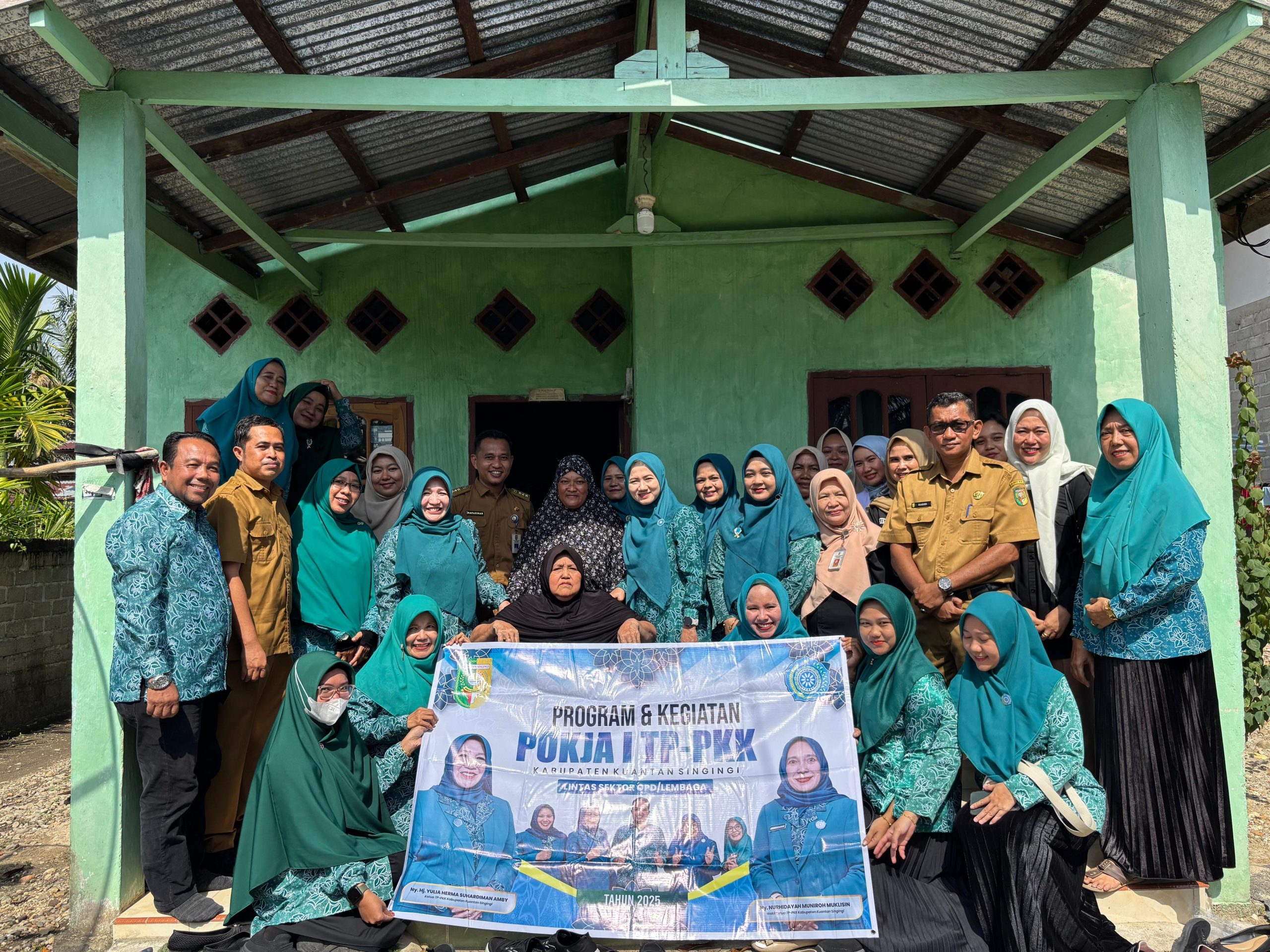 Puskesmas Muara Lembu Terima Bantuan Kursi Roda dari Bupati Kuansing, Diterima Langsung oleh Pasien di Desa Logas Hilir dan Kelurahan Muara Lembu