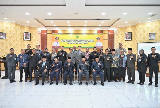 
					Resmi Dilantikl Jadi PJ Sekda, Asisten Bupati Ferry H Parya Jadi Pejabat Baru