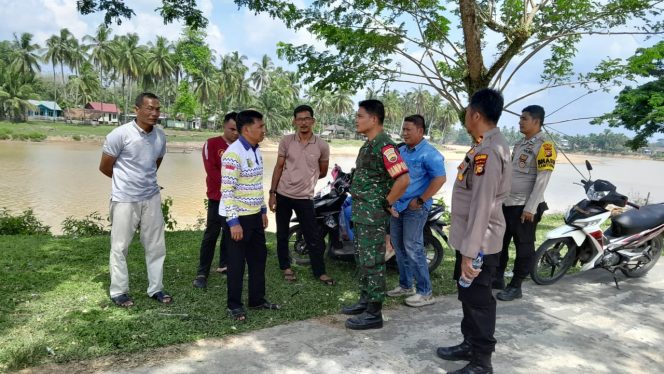 
					Camat Pangean dan Ketua Umum Panitia Tinjau Kesiapan Festival Pacu Jalur Rayon 3 Kuantan Singingi