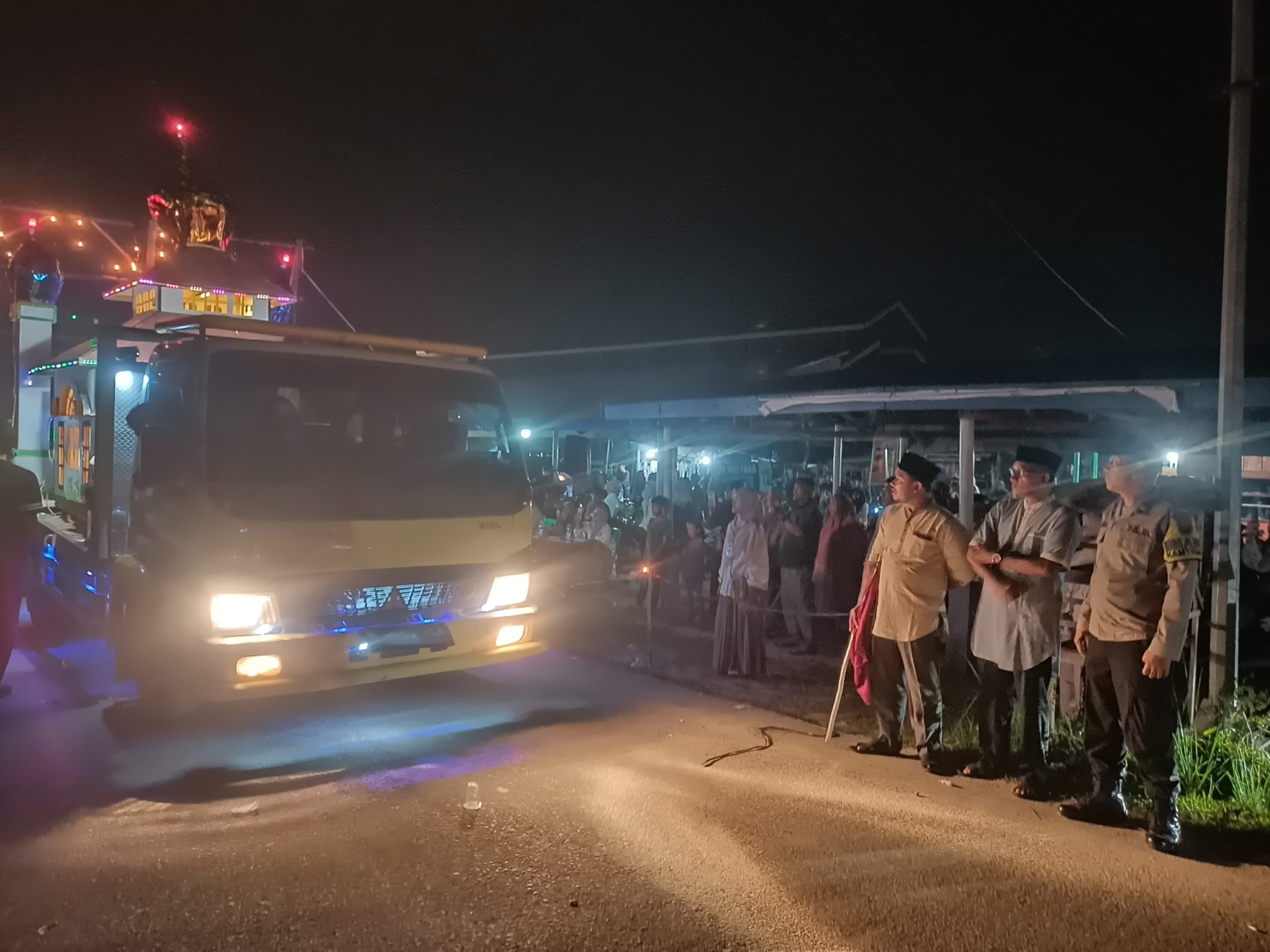 Pemuda Kenegerian Logas dan KKNT UNIKS 2025 Laksanakan Lomba Mobil Hias dan Pawai Takbiran Hari Raya Idul Adha 1446 H