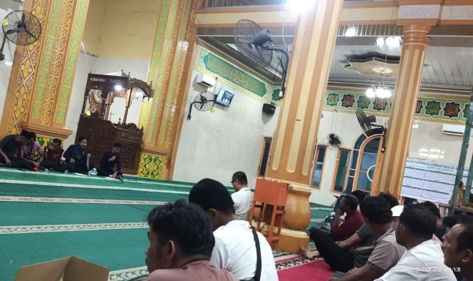 
					Rapat Pemilihan Panitia Pelaksana HUT RI ke-80 di RW 06 Kelurahan Air Dingin