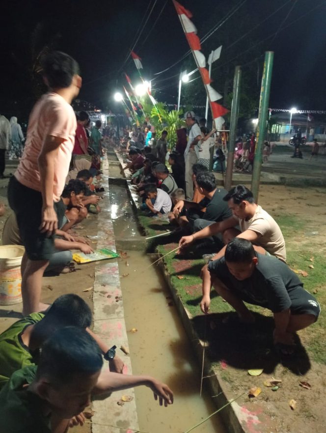 
					Adakan Perlombaan Unik, Lidi Aren Jadi Joran Pancing Semarak HUT Kemerdekaan