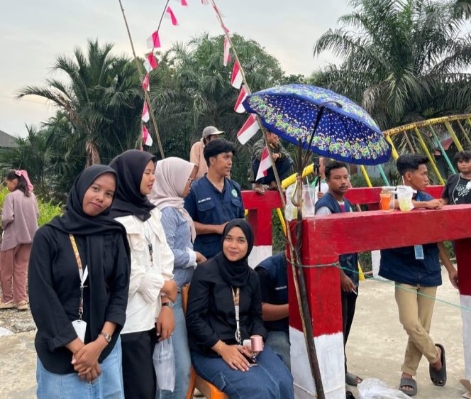 
					Mahasiswa KKN MAs Kelompok 48 Ikut Serta Meriahkan Acara Serindit Boat Race di Tepian Jembatan Kampung Sungai Selodang