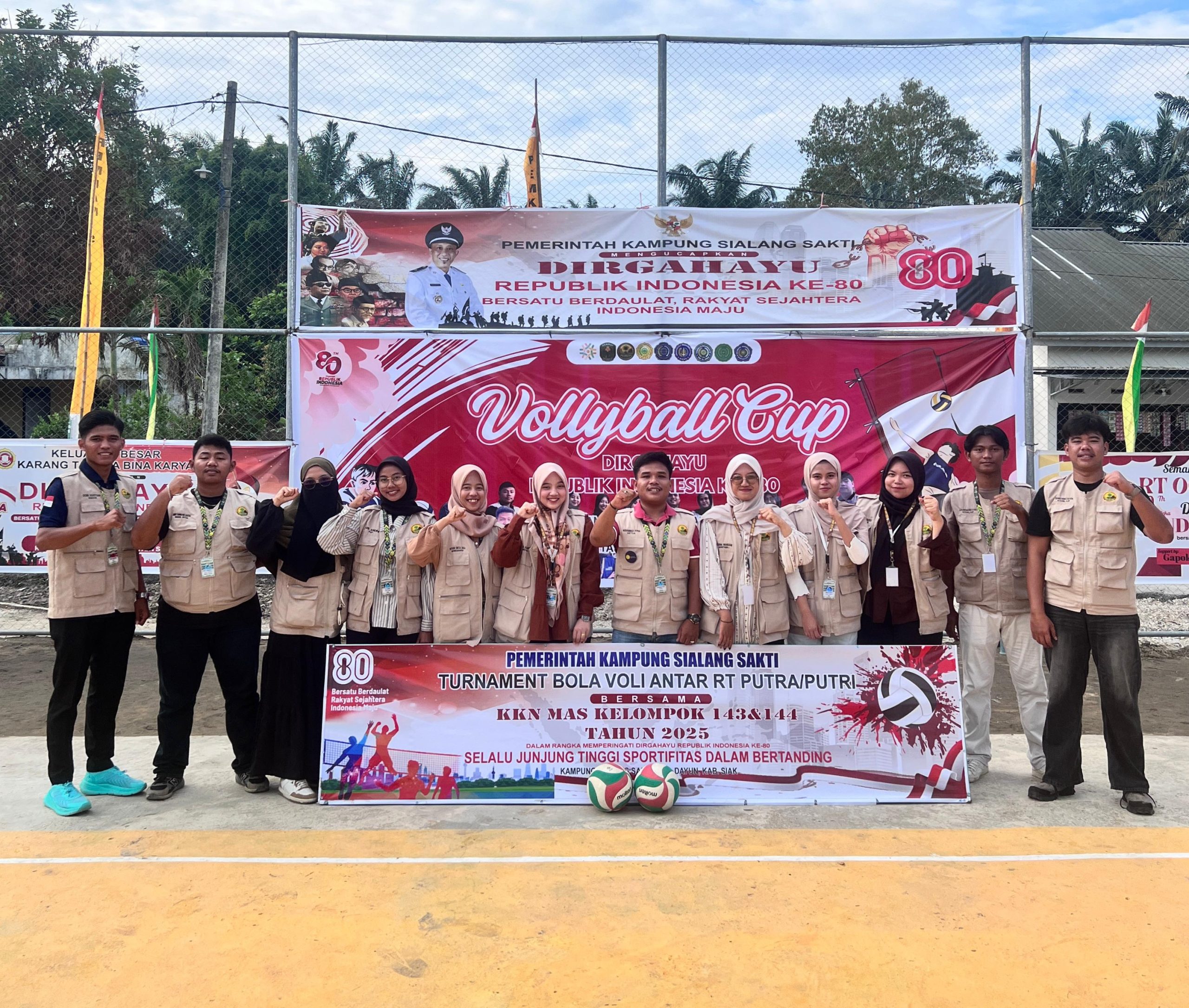 KKN MAS 2025 Kelompok 143 Dan 144 Gelar Turnamen Voli Putra-Putri Antar RT: Ukir Prestasi Kemerdekaan di Kampung Sialang Sakti