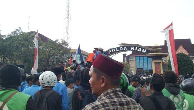 
					filter: 0; fileterIntensity: 0.0; filterMask: 0; module: j; 
hw-remosaic: 0; 
touch: (0.2013889, 0.2013889); 
modeInfo: ; 
sceneMode: SFHDR; 
cct_value: 0; 
AI_Scene: (22, -1); 
aec_lux: 122.09369; 
hist255: 0.0; 
hist252~255: 0.0; 
hist0~15: 0.0;