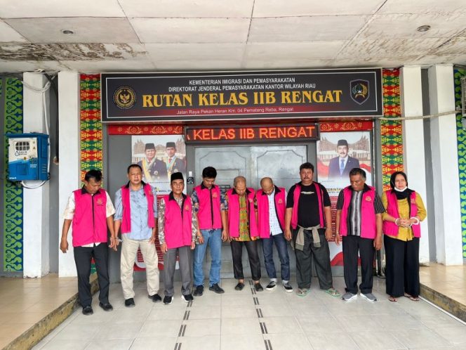 
					Dua Anggota DPRD Riau dari PAN dan PKS Diduga Terseret Korupsi Perumda BPR Indra Arta Inhu Senilai Rp15 Miliar