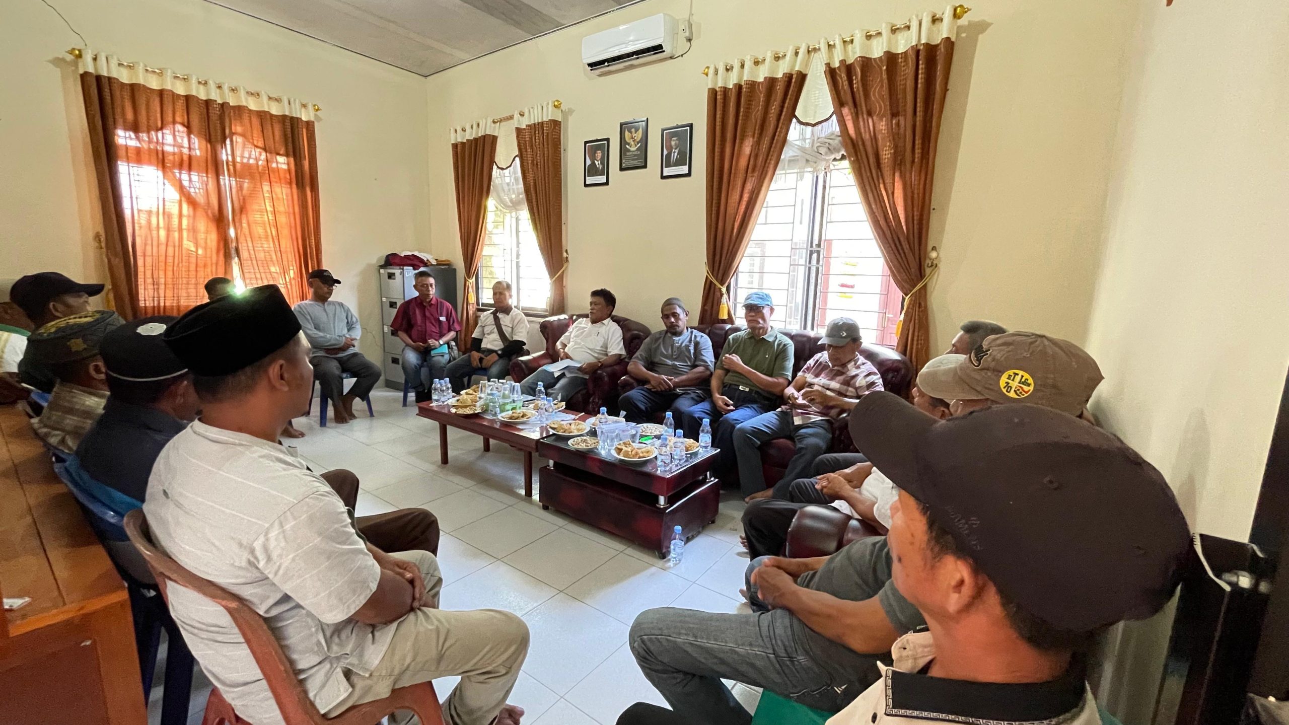 Silaturahmi PT Pancaran Cahaya Sejati dan Tokoh Adat Kenegerian Logas: Wujud Komitmen Bersama untuk Kesejahteraan Masyarakat