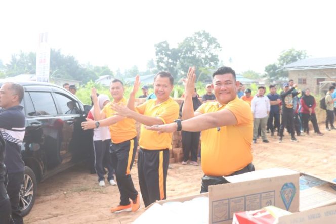 
					Acara Peletakan Batu Pertama Perumahan Batu Bara Bahagia, Personil Polres Senam Bersama