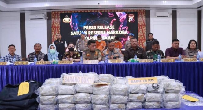 
					Gagalkan Peredaran Narkoba Jenis Sabu Seberat 76 Kilogram, Polres Asahan Selamatkan 76 Ribu Jiwa.