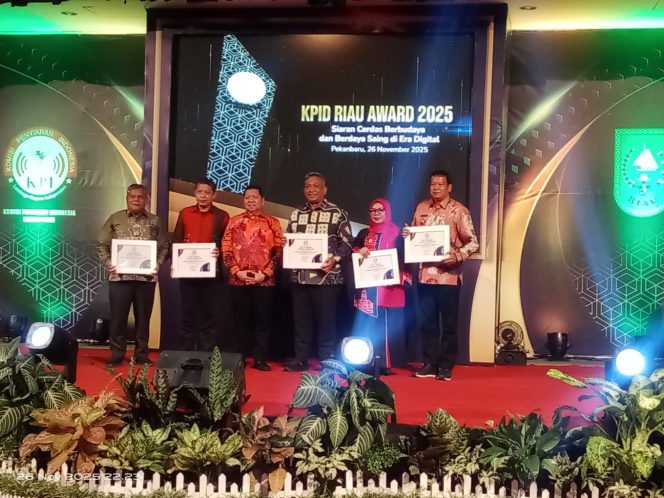 
					Kuansing Kembali Berprestasi: Terima Penghargaan Peduli Penyiaran pada KPID Riau Award 2025