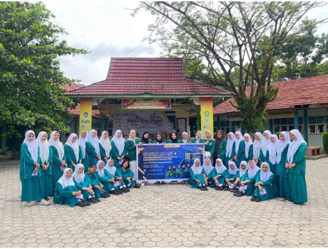 
					Sosialisasi Peran Literasi Digital dalam Menangkal Radikalisme di SMKF IKASARI Pekanbaru