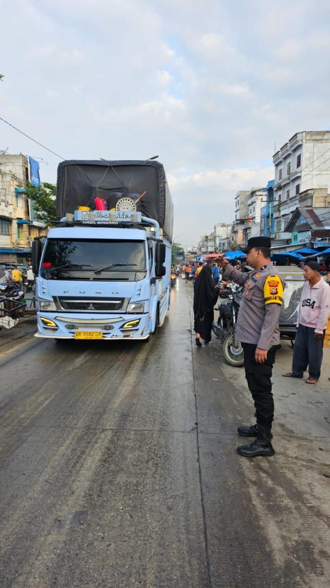 
					Urai Kemacetan Lalu lintas Polsek Bagan Sinembah Gelar Strong Point Pagi