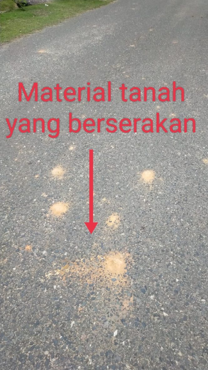 
					Mobil Angkutan Galian C Cemari Lingkungan, Debu Ganggu Pernapasan dan Penglihatan