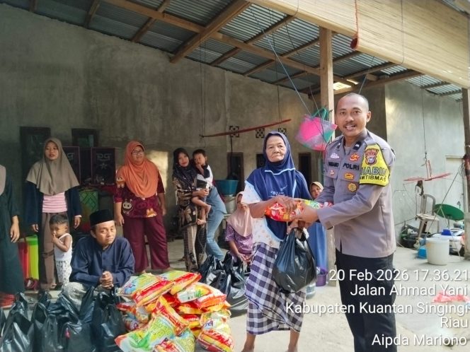 
					Wujud Syukur di Bulan Suci Ramadhan 1447 H, Bhabinkamtibmas Aipda Mariono Salurkan 20 Paket Sembako untuk Warga Binaan