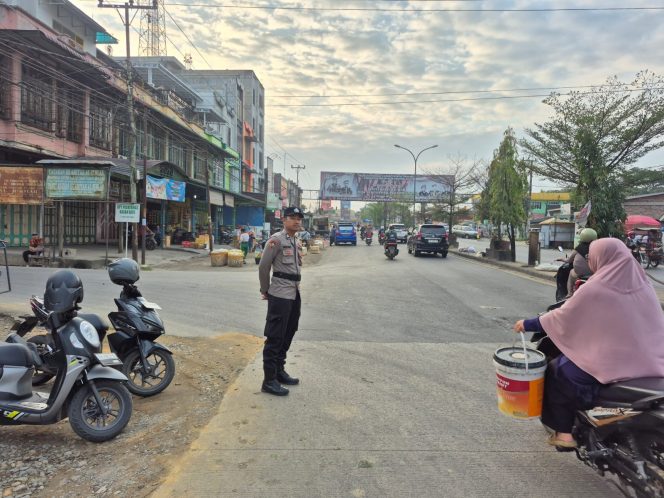 
					Strong Point Pagi, Polsek Bagan Sinembah Ciptakan Arus Lalu Lintas Yang Lancar dan Kondusif