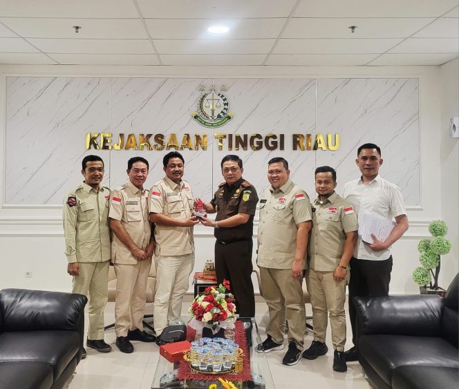 
					Silaturrahmi Dengan Kajati Riau Menjadi Pembuka Roadshow DPD Gardu Prabowo Menjelang Pelantikan
