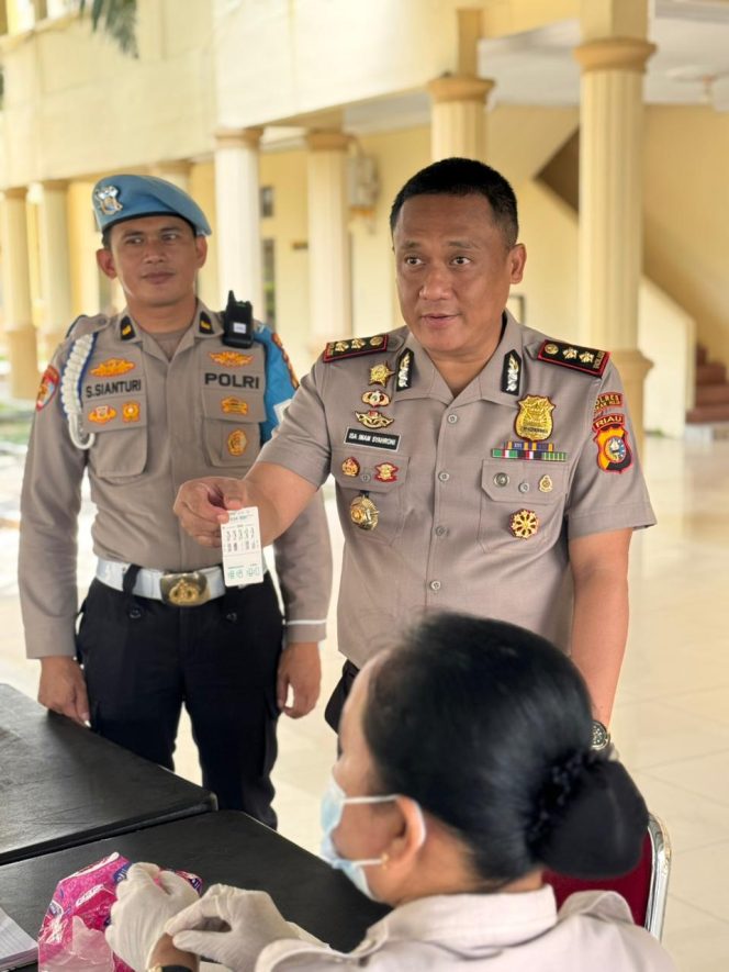 
					Polres Rohil Laksanakan Tes Urine, 58 Personil Dinyatakan Nengatif Narkoba