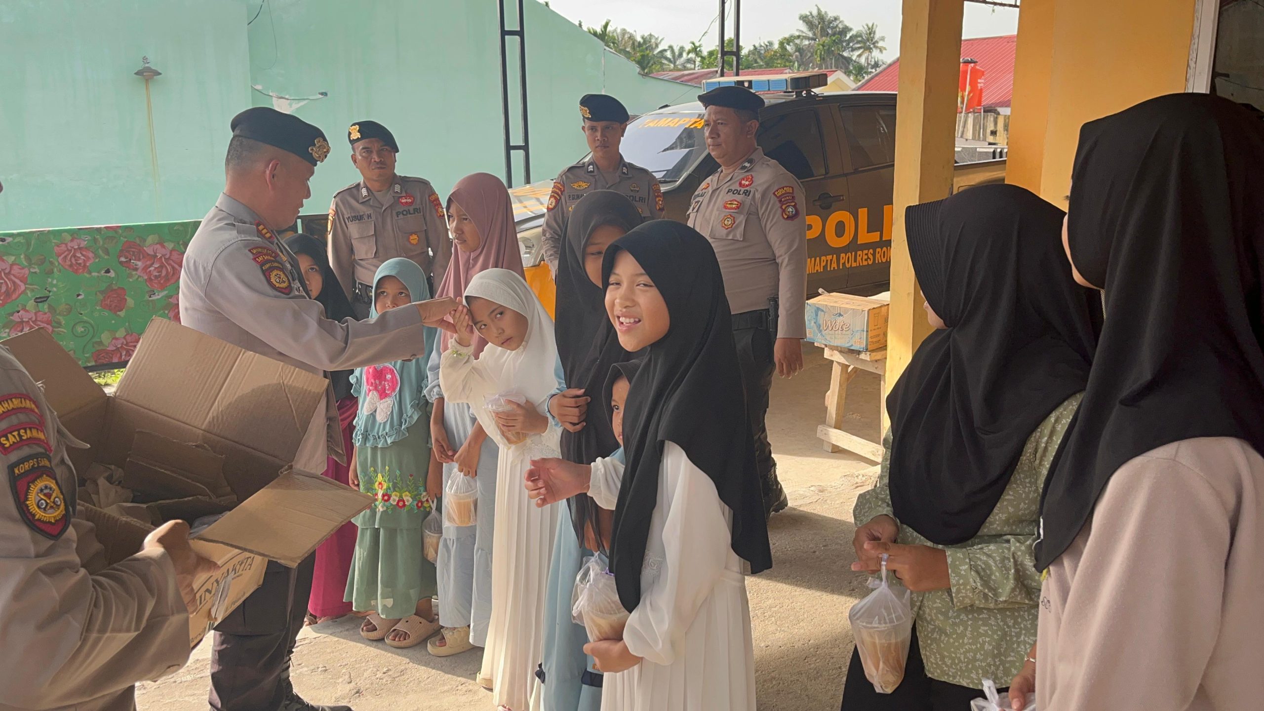 Berbagi Takjil di Panti Asuhan, Wujud Kepedulian Polres Rokan Hilir di Bulan Suci Ramadhan 1447 H
