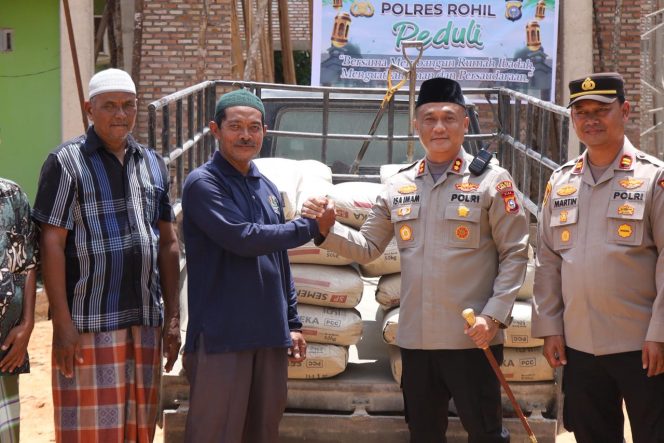 
					Salurkan 50 Sak Semen Keberkahan di Bulan Ramadhan, Bantuan Kapolres Rohil Untuk Pembangunan Masjid