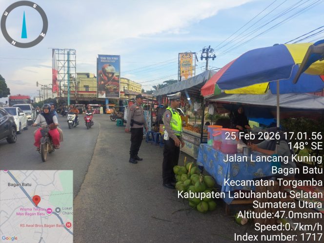 
					Lakukan Pengamanan Pasar Ramadhan, Polsek Bagan Sinembah Atur Lalin di Bagan Batu