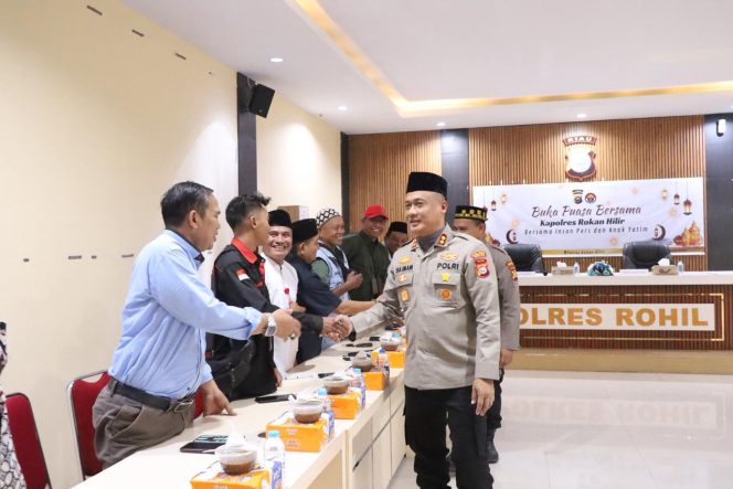 
					Buka Puasa Bersama Insan Pers dan Anak Yatim, Kapolres Rohil Pererat Silaturahmi di Bulan Yang Penuh Hikmah