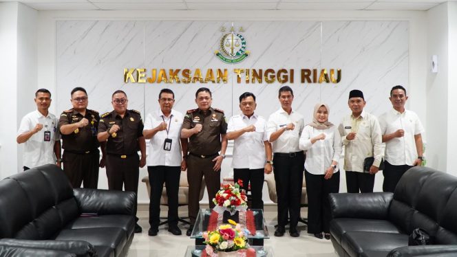 
					Perkuat Sinergitas Bidang Hukum, Bupati Meranti Silahturahmi dengan Kajati Riau