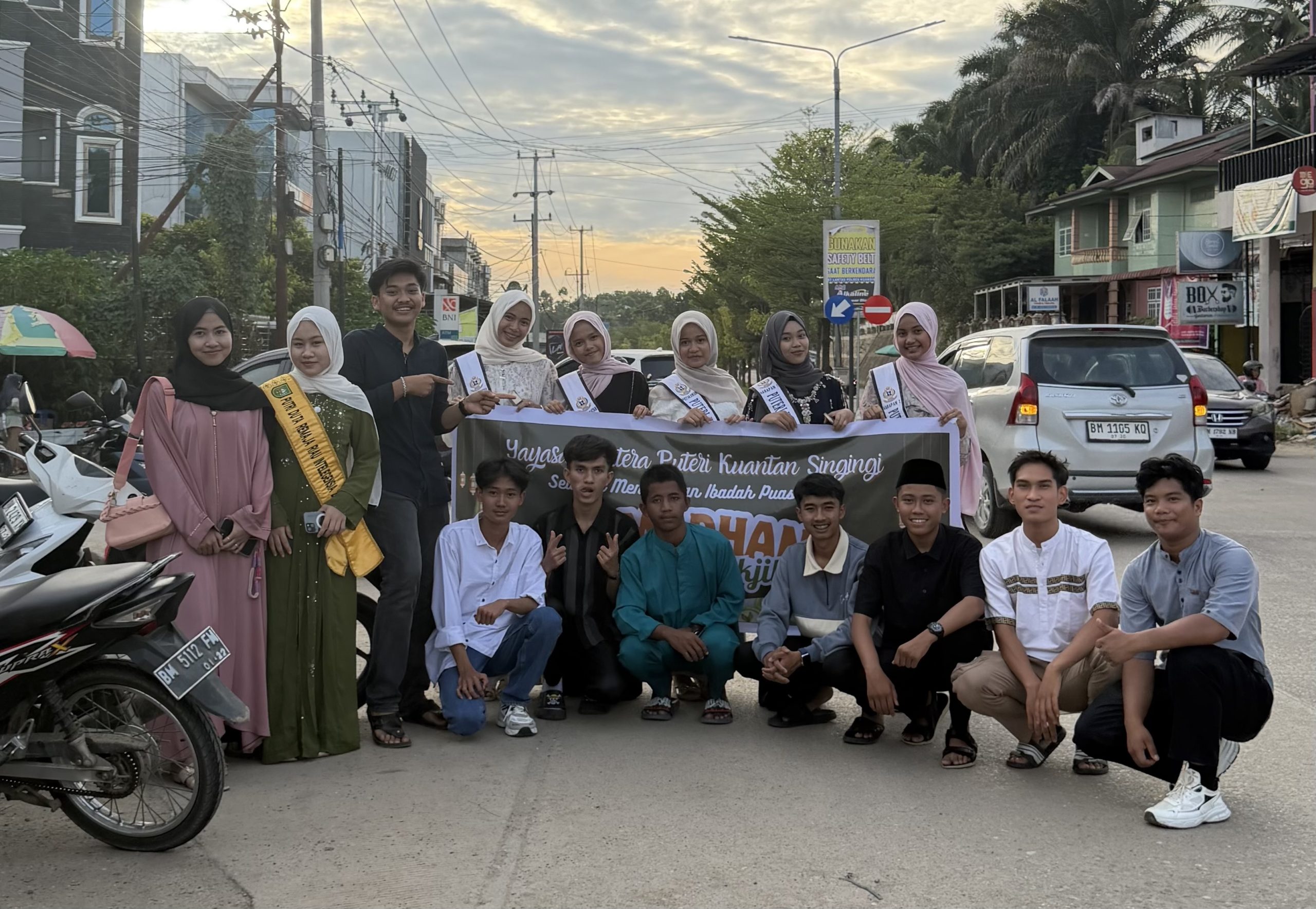 Yayasan Putera Puteri Kuantan Singingi Bagikan Takjil, Wujudkan Kepedulian di Bulan Ramadhan
