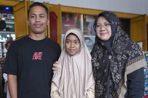 Bupati Afni Dampingi Puluhan Anak Yatim Belanja Kebutuhan Lebaran di Kandis
