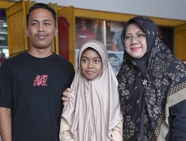 Bupati Afni Dampingi Puluhan Anak Yatim Belanja Kebutuhan Lebaran di Kandis