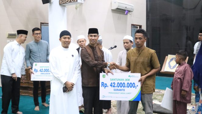 
					Pemvrop Riau Gelar Safari Ramadhan di Meranti, Salurkan Berbagai Bantuan ke Masyarakat