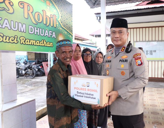 
					Santuni Kaum Dhuafa, Kapolres Rohil Salurkan 40 Paket Sembako di Polsek Bangko