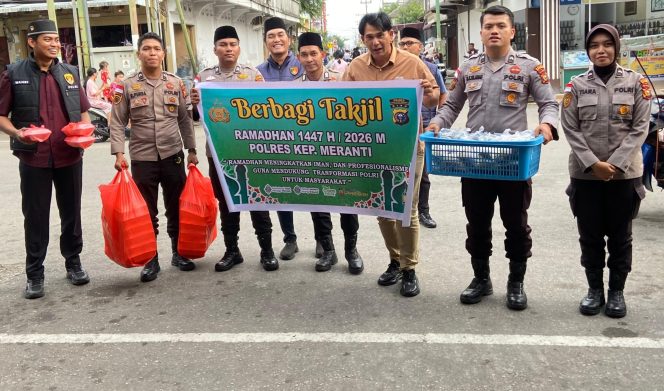 
					Berbagi Takjil di Bulan Ramadhan, Polres Meranti Sambangi Kempang dan Sampaikan Layanan 110