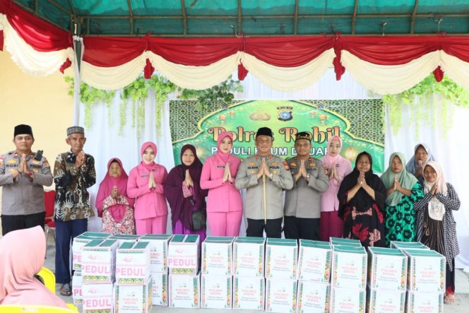 
					Kapolres dan Ketua Bhayangkari Rohil Santuni Tahfiz Quran, Serta Sembako bagi Kaum Dhuafa di Bulan Ramadhan