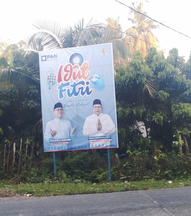 
					Di Antara Sunyi Desa, Spanduk Idulfitri PAN Kuansing Menyapa dengan Bahasa Rakyat