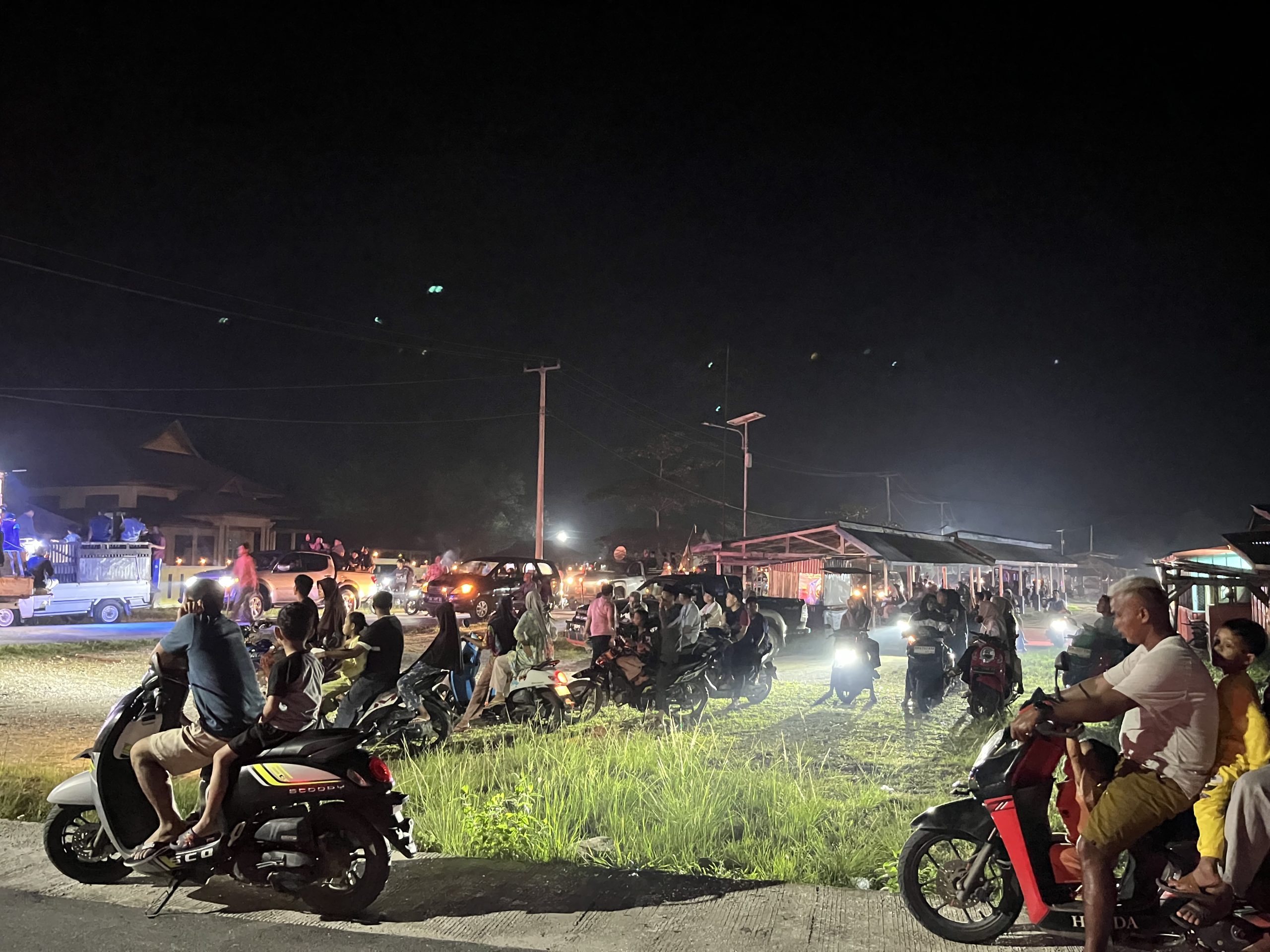 Semarak! Ribuan Masyarakat Kenegerian Logas Tumpah Ruah Ikuti Pawai Takbir 1 Syawal 1447 H