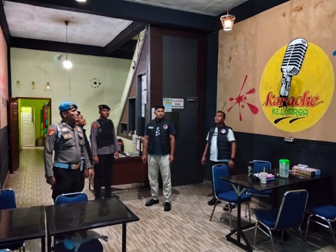 
					Ditres Narkoba bersama Polres Rohil serta Unsur Terkait, Lakukan Penggeledahan Rumah yang Diduga Bandar Narkoba