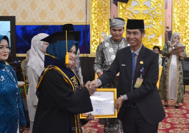 
					Ini Kata Sekda Sudandri: Lulusan Harus Jadi Agen Perubahan Dunia Pendidikan, Hadiri Wisuda STKIP Meranti