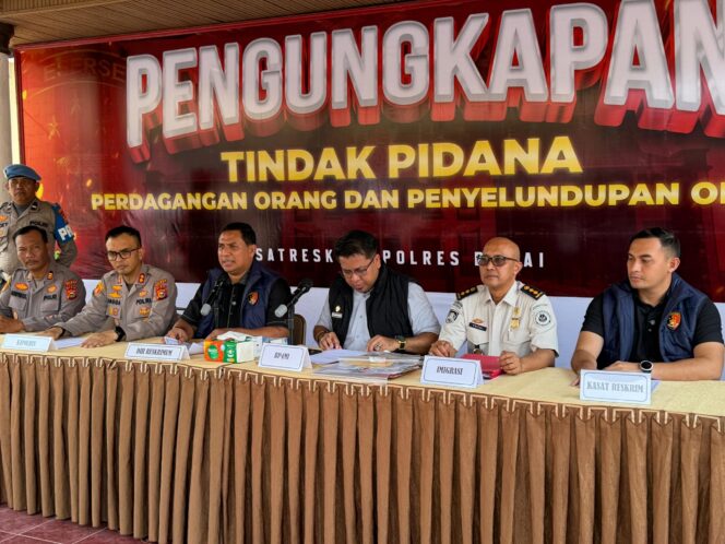 
					Polres Dumai Ungkap Praktik Terstruktur Pengiriman PMI Ilegal, Puluhan Orang Berhasil Diselamatkan