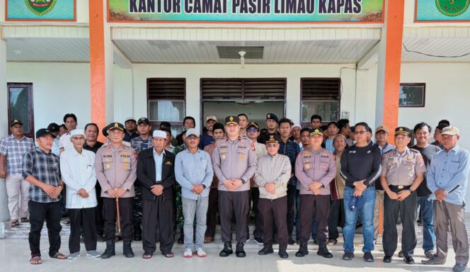 
					Pasca Aksi Unjuk Rasa, Wakapolda Bersama PJU Polda Riau Tatap Muka dengan Warga