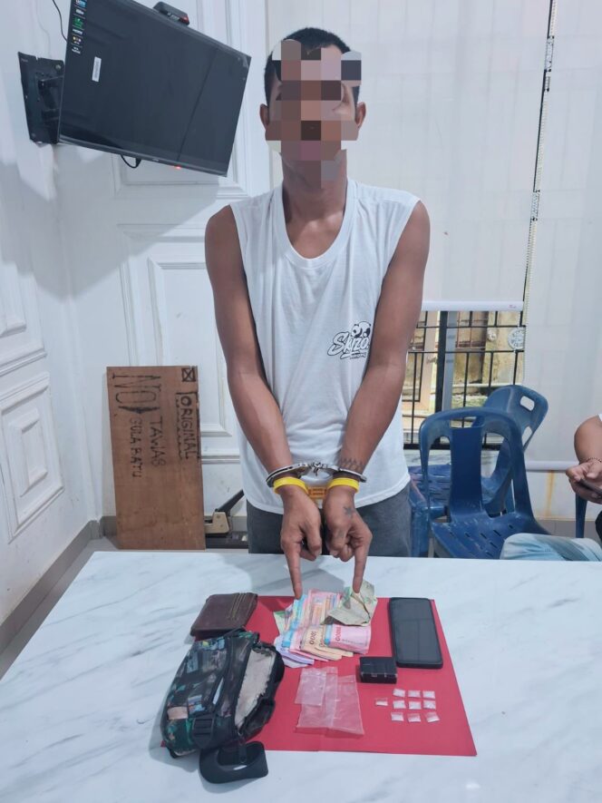 
					Tak Berkutik! Pengedar Sabu Diciduk Polisi, 11 Paket dan Uang Tunai Jadi Barang Bukti