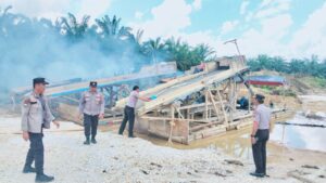 Sikat Habis PETI! Polda Riau Sita 6 Rakit Ilegal, Ancaman Hukum Mengintai