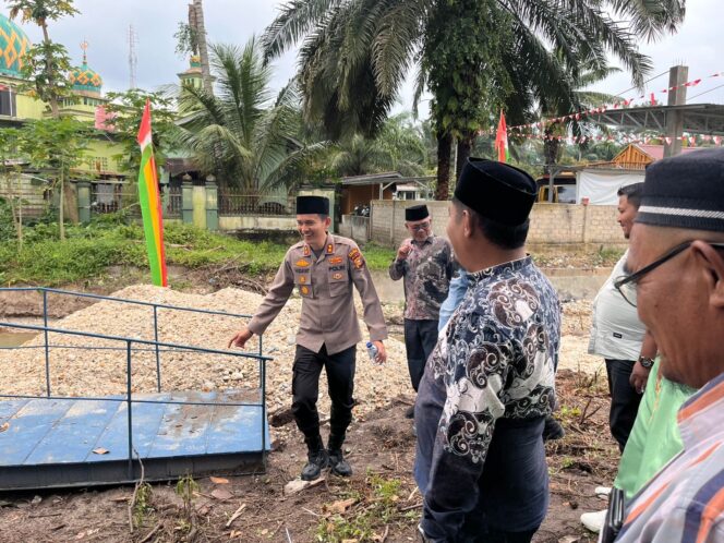 
					Polda Riau Wujudkan Harapan Warga, Kapolres Kuansing Pimpin Peletakan Batu Pertama Jembatan Merah Putih di Desa Logas