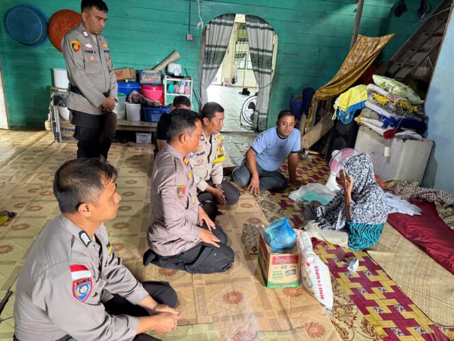 
					Wujud Kepedulian Polri Kepada Masyarakat, Polsek Panipahan Gelar Giat Jumat Berkah