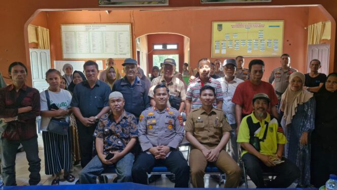 
					FGD dan Cooling System Polsek Bagan Sinembah, Lurah serta Tokoh Masyarakat Ciptakan Situasi Kondusif