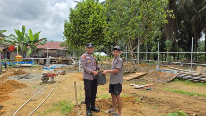 
					Demi Bumi Yang Lebih Hijau, Polsek Bagan Sinembah ‘Turun Gunung’ ke Balai Jaya