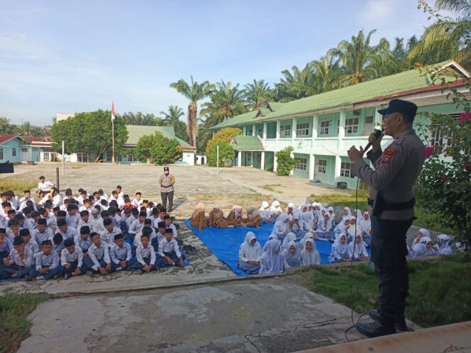 
					Bahaya Narkoba dan Kenakalan Remaja di Kalangan Pelajar, Polsek Bagan Sinembah Gelar Penyuluhan di MA/MTS AL-Usmaniyah