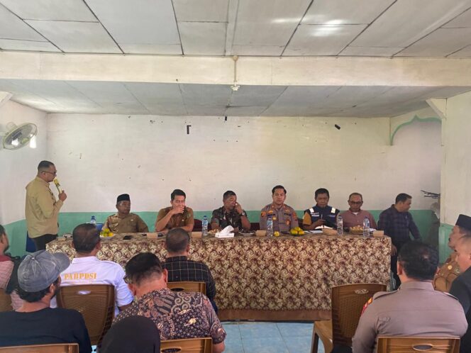 
					Pemasangan Pipa Gas Kapolsek Hadiri Sosialisasi, Sentuhan Humanis Jadi Kunci Demi Kamtibmas dan Keamanan Warga